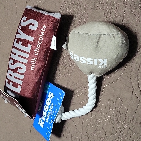Set of 2 Hershey's Chocolate squeaky crinkle toys, Hershey Kiss and Candy Bar - Picture 10 of 10
